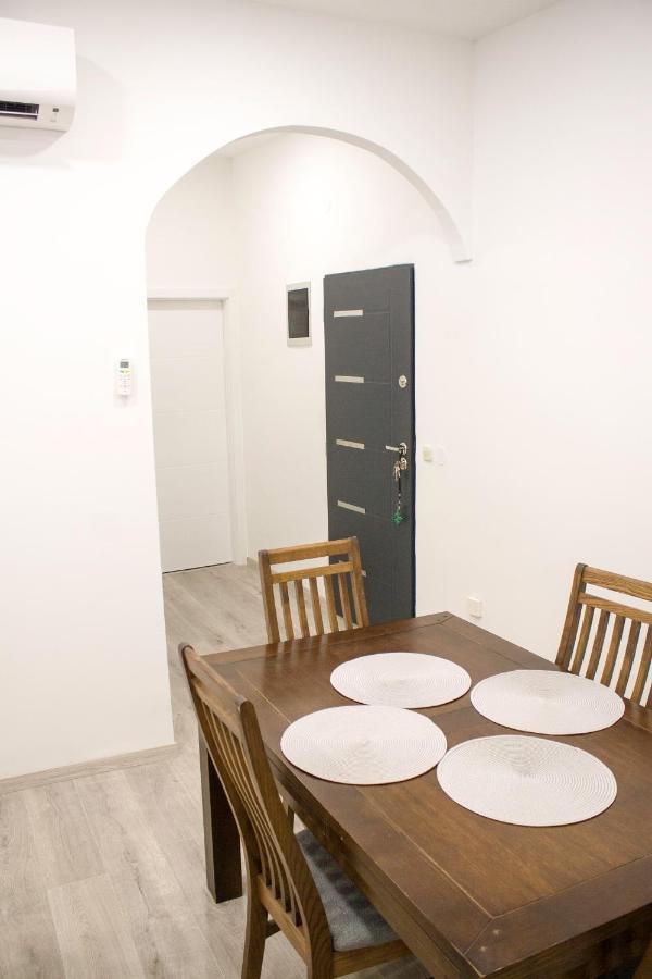 Ferienwohnung White Orchid Pula Exterior foto