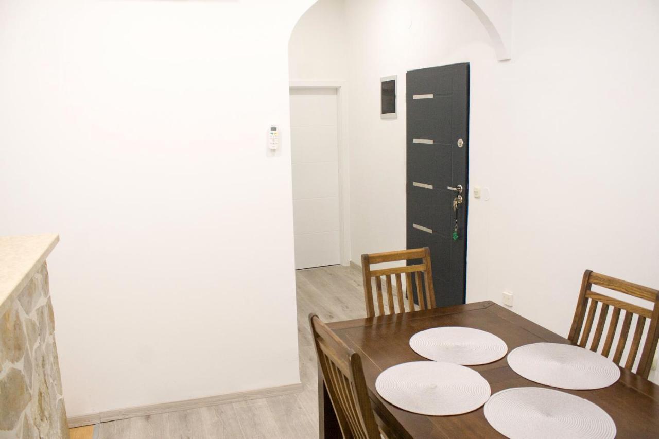 Ferienwohnung White Orchid Pula Exterior foto