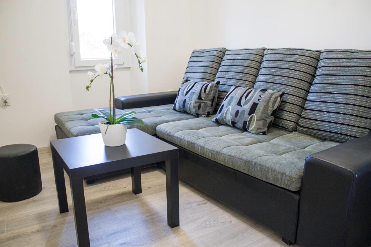 Ferienwohnung White Orchid Pula Exterior foto
