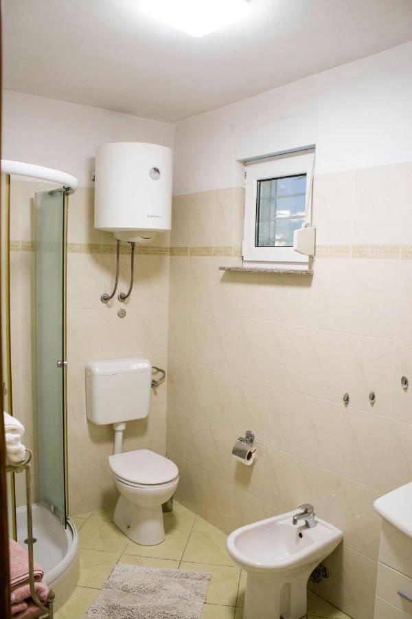 Ferienwohnung White Orchid Pula Exterior foto
